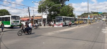 Protesto de rodoviários fecha terminal em Olinda
