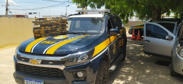 Em Petrolina, PRF apreende 30kg de cocaína e R$34 mil sem comprovação de origem
