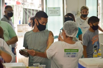 Recife vacina população contra a Covid-19 em shoppings da região e sem necessidade de agendamento