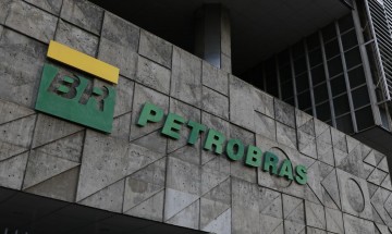 Petrobras bate recorde de importação de gás natural liquefeito em 2021