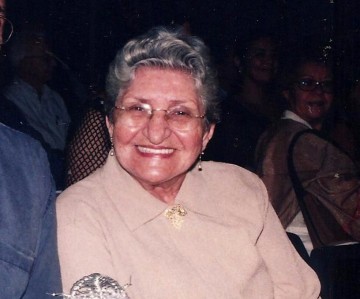 Jornalista e escritora Tia Lola morre no Recife 