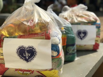 Entrega de cestas básicas e kits de limpeza doméstica no Recife marca parte de celebração dos 45 anos da LBV