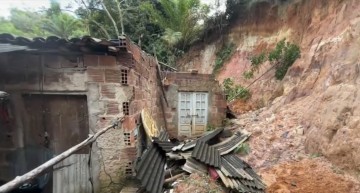 Barreira desliza e atinge duas casas no Cabo de Santo Agostinho; ninguém ficou ferido