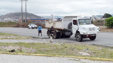 Fiscalização recolhe 33 veículos irregulares na BR 104, em Caruaru