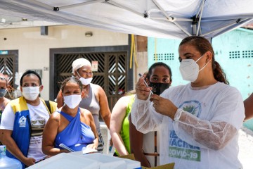 Vacinação itinerante da Prefeitura do Recife passa por nove localidades esta semana