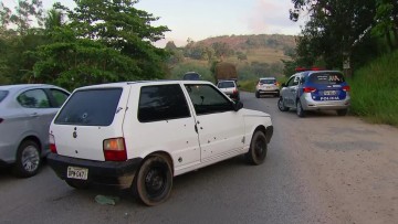 Casal é encontrado morto dentro de veículo atingido por diversos tiros