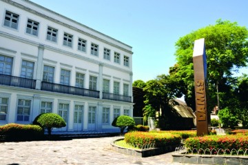 Colégio particular no Recife suspende aulas após alunos testarem positivo para a Covid-19