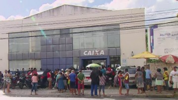 Agências bancárias e lotéricas da RMR continuam registrando aglomerações