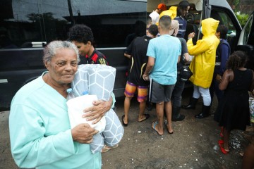 Voluntários se unem à Prefeitura do Jaboatão para ajudar moradores atingidos pelas chuvas