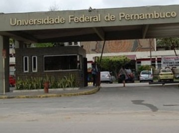 Universidade públicas de Pernambuco realizam ato contra cortes no orçamento deste ano
