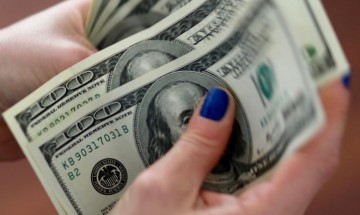 Dólar cai para R$ 5,56 com ambiente externo positivo
