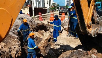 Bairros do Recife e Arcoverde recebem obras de saneamento básico