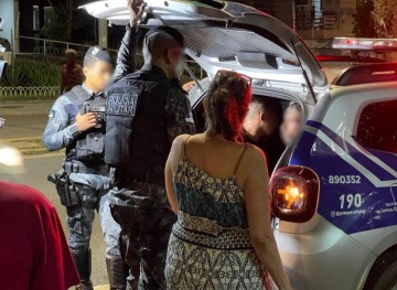 Dois homens são presos após perseguição policial no bairro do Pina, no Recife