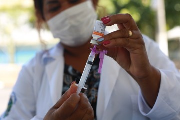 Governo de Pernambuco autoriza vacinação para quem for trabalhar e estudar no exterior