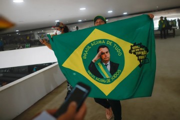 Políticos pernambucanos se posicionam contra atos criminosos em Brasília