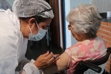 Trabalhadores da saúde do Recife com mais de 60 anos, podem agendar vacinação contra o Covid-19