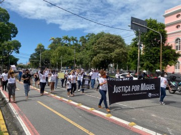 Manifestação no Recife pede justiça no caso do menino Miguel