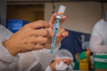 Caruaru amplia vacinação contra Covid-19 para agentes funerários e coveiros 
