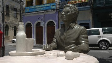 Inaugurada há menos de 1 mês, estátua de Reginaldo Rossi é alvo de vandalismo