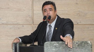 Diálogo institucional e cuidado com as pessoas, o pensamento de Bruno Lambreta à frente do Poder Legislativo