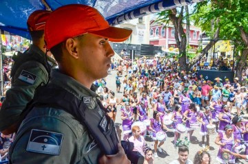 Carnaval: Pernambuco tem queda de furtos e roubos e mais policiais nas ruas, afirma Governo; registros de violência foram feitos em diferentes locais