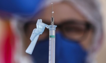 Terceira dose da vacina será aplicada a partir de setembro, aponta Ministério da Saúde