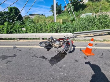   Motociclista morre atropelado por caminhão