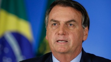 Bolsonaro assina novo protocolo para uso da cloroquina nesta quarta 