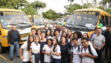 Reforço de veículos escolares conta com investimento de R$ 5,5 bilhões; até 2026, serão mil veículos, segundo previsão
