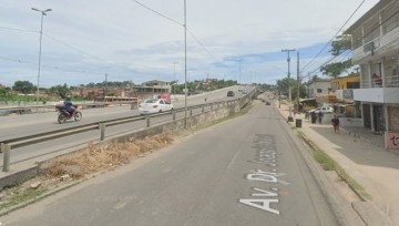 Mulher morre e motociclista fica ferido após colisão com ônibus em Olinda