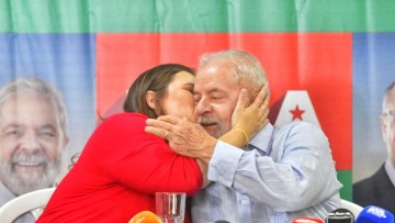 Derrotada, Marília Arraes emite nota celebrando a vitória de Lula e desejando sucesso à Raquel Lyra