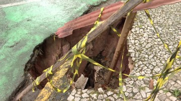 Calçada cede e homem cai dentro de buraco no bairro da Madalena