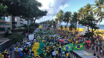 Contra decisão do STF, manifestantes protestam no Recife 