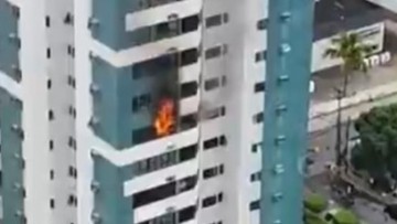 Incêndio atinge apartamento no 7º andar de edifício em Candeias, na RMR