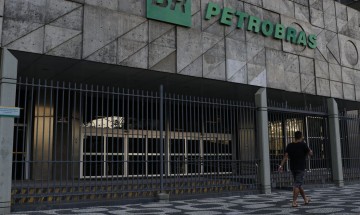 Petrobras anuncia nova redução no preço da gasolina