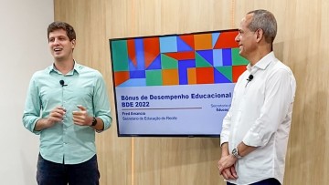 Prefeitura do Recife paga bônus de Desempenho Educacional para professores da rede 