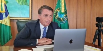 Bolsonaro diz que Bolsa Família poderá ter aumento de até 100%
