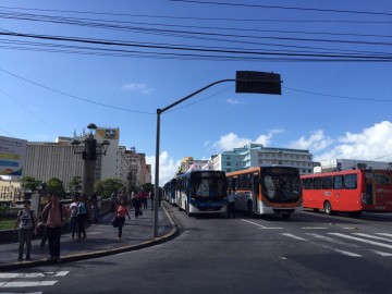 Rodoviários realizam protesto na manhã desta quarta-feira no centro do Recife 