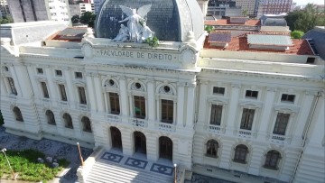 Faculdade de Direito do Recife tem arquivos com documentos históricos roubados