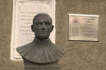  Busto de Frei Caneca é roubado de praça no Bairro de São José