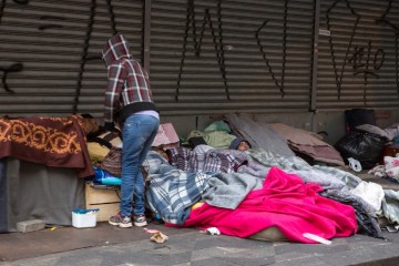 Abrigo noturno para receber população de rua é entregue no Recife 