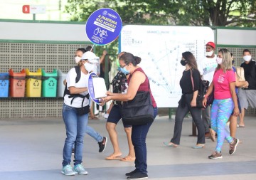 Governo de Pernambuco distribui 50 mil máscaras para usuários do transporte público da RMR