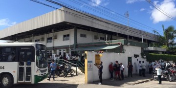 Rodoviários das linhas Caxangá e Metropolitana realizam assembleia em frente às garagens