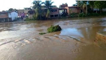 População de Tracunhaém se assusta com possibilidade de inundação pelo rio