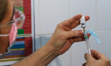 Apenas 2 de cada 10 vacinas da dengue entregues pelo SUS foram aplicadas