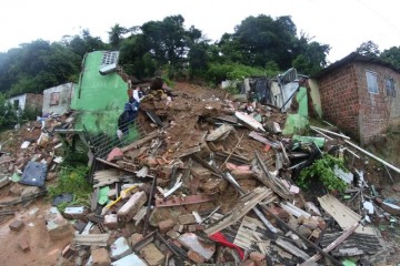 Moradores do Recife que foram atingidos pelas fortes chuvas podem sacar FGTS calamidade