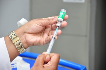 Recife leva vacina contra Covid-19 para comunidades e promove testagem em massa 