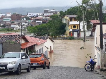 288 pessoas estão desabrigadas ou desalojadas após fortes chuvas no Recife
