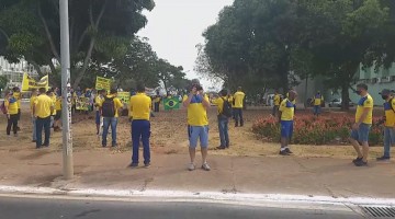 Profissionais dos Correios realizam protesto no Recife
