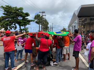 Polícia investiga atropelamento de advogada durante protesto no Recife